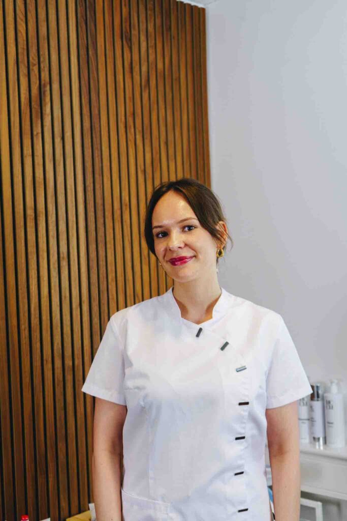 imgi 116 dr christian 24 1365x2048